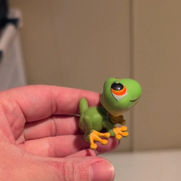 Green and Blue Reptile Figurine Set - Picture 3 of 13